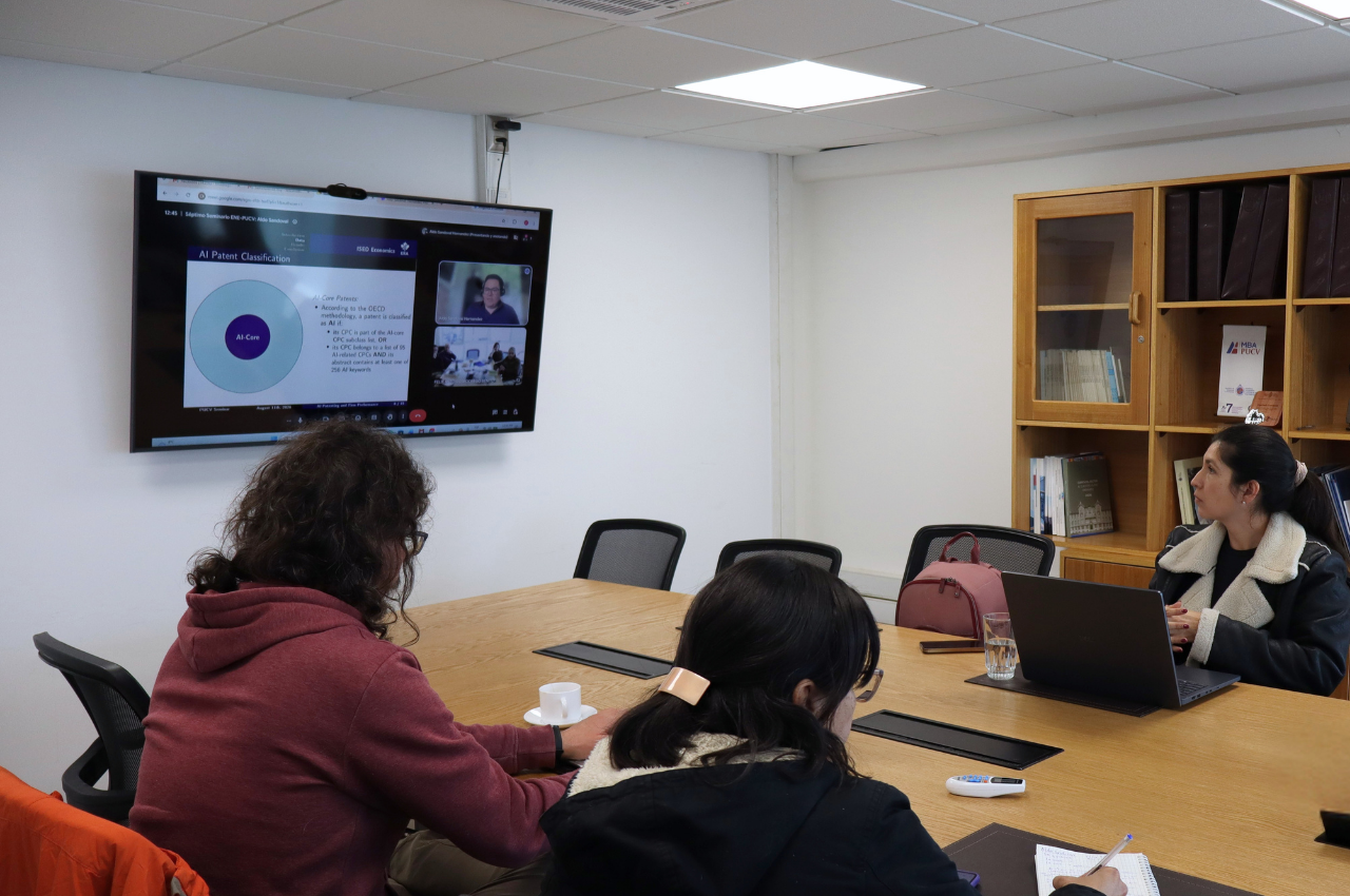 Aldo Sandoval expone en séptimo seminario de investigación ENE PUCV