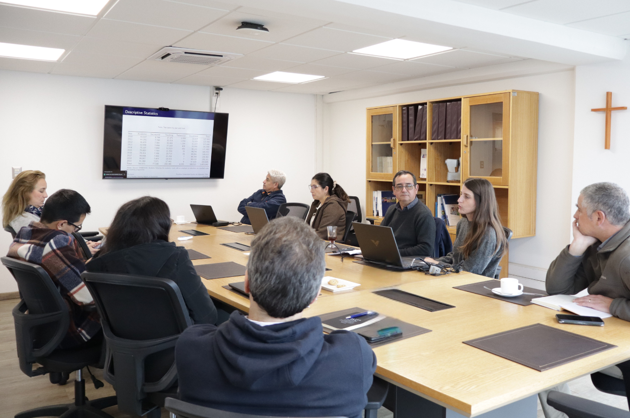 María Pía Iocco presenta en quinto seminario de investigación ENE PUCV