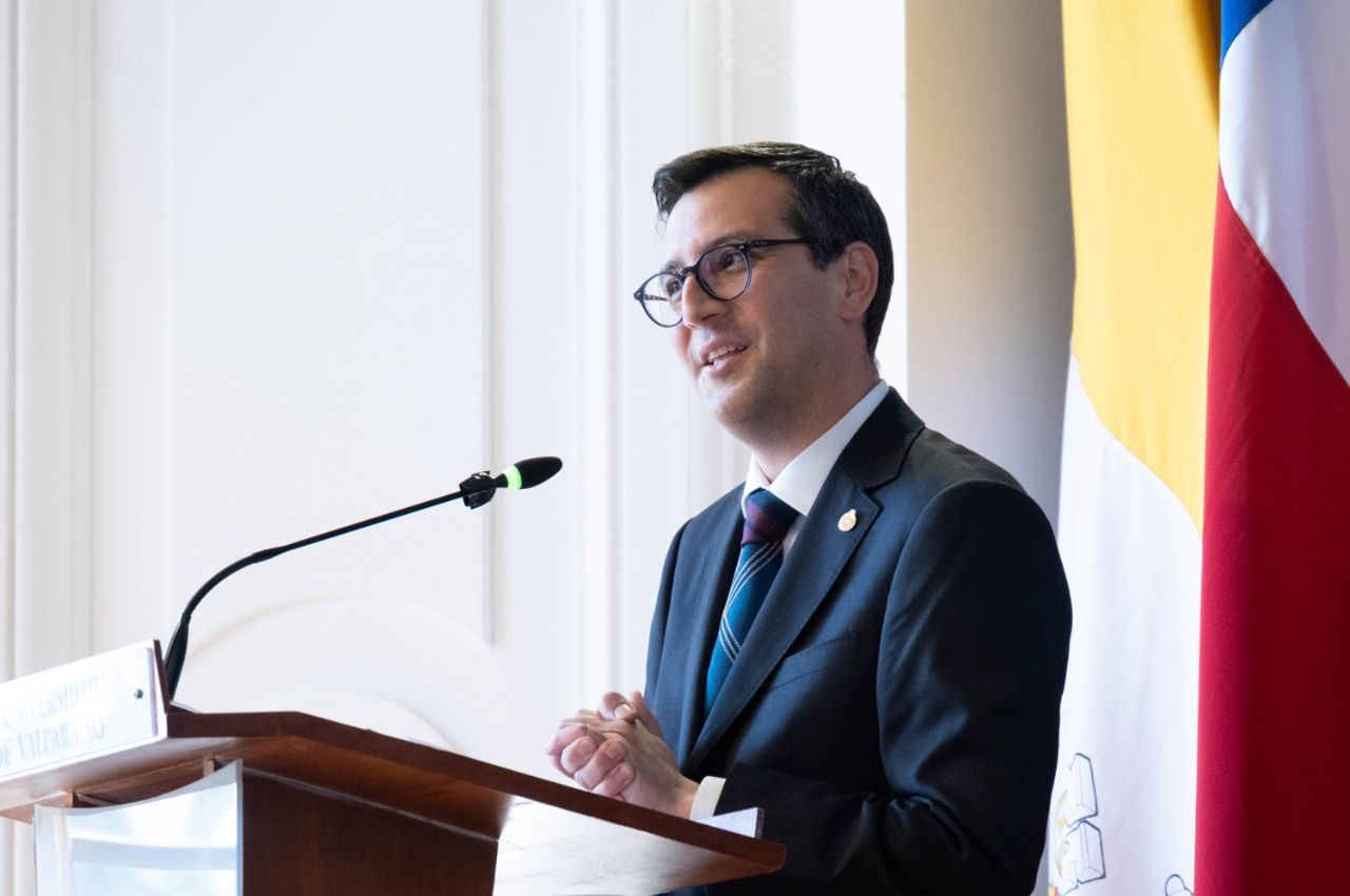 Profesor Pablo Escárate asume como nuevo director de la Escuela de Negocios y Economía de la PUCV