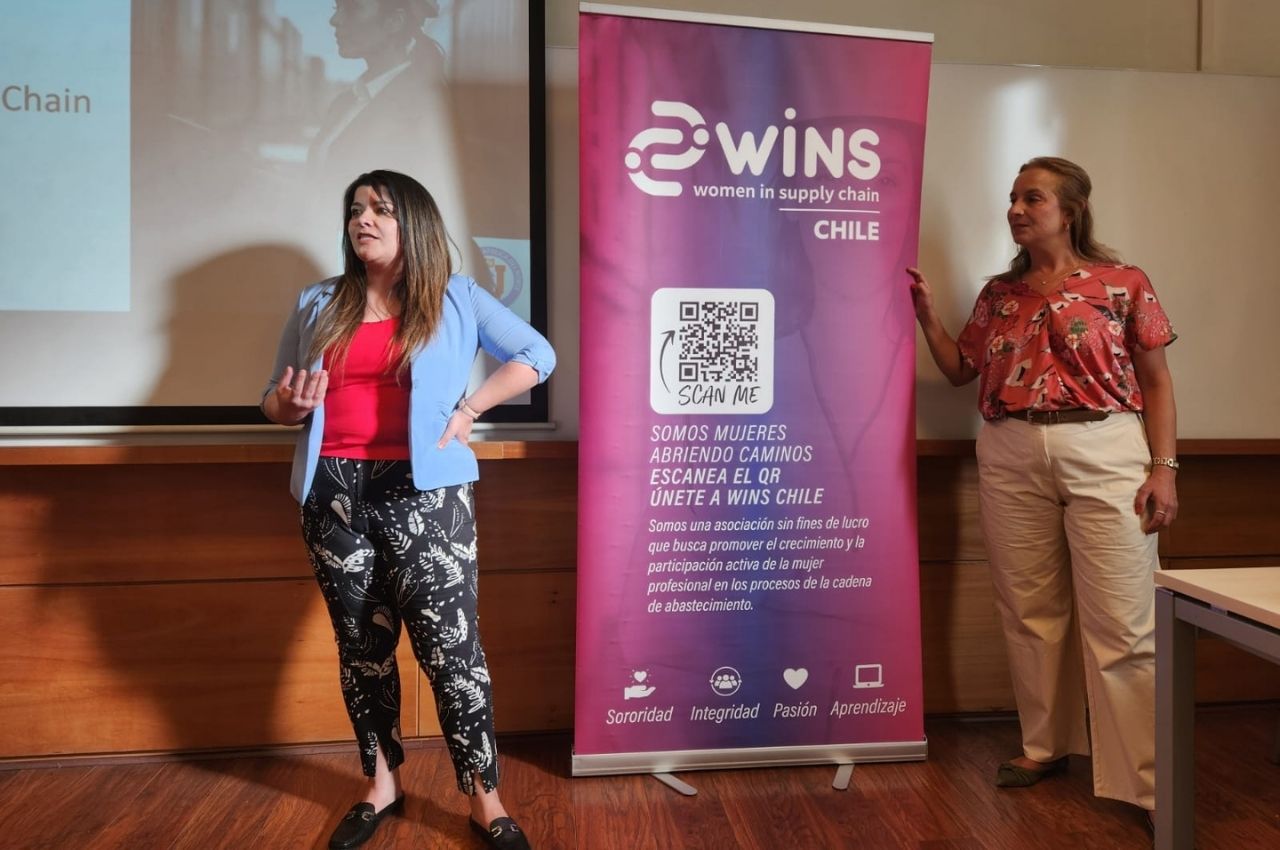Profesora Valentina Schmitt participa en jornada que fomenta el liderazgo femenino organizada por WINS Chile